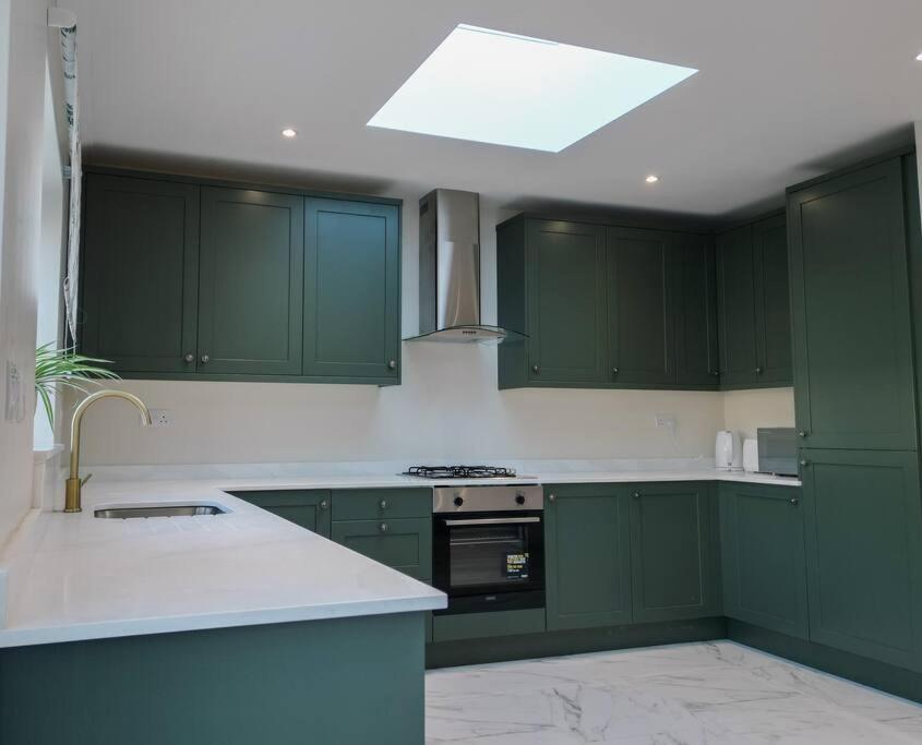 Homely & Peaceful Living Space Morden  Екстер'єр фото