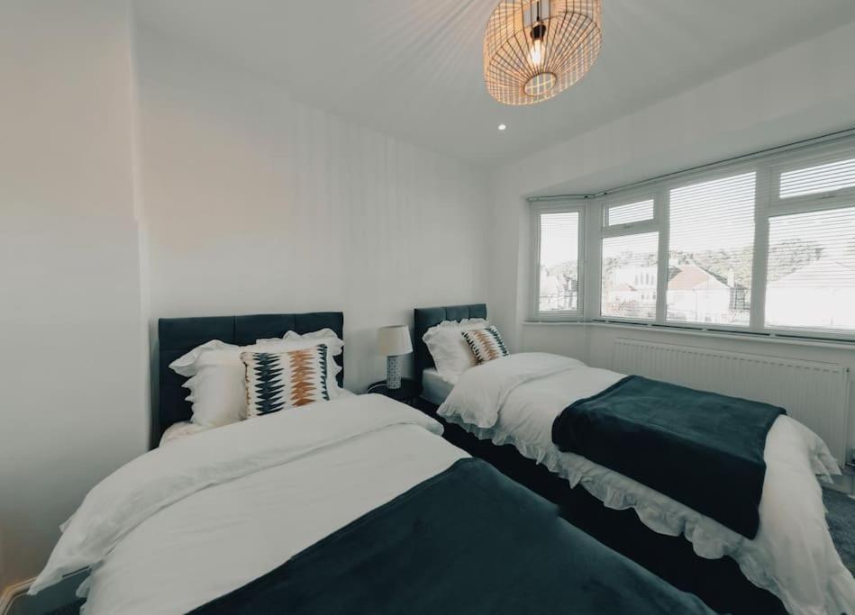 Homely & Peaceful Living Space Morden  Екстер'єр фото