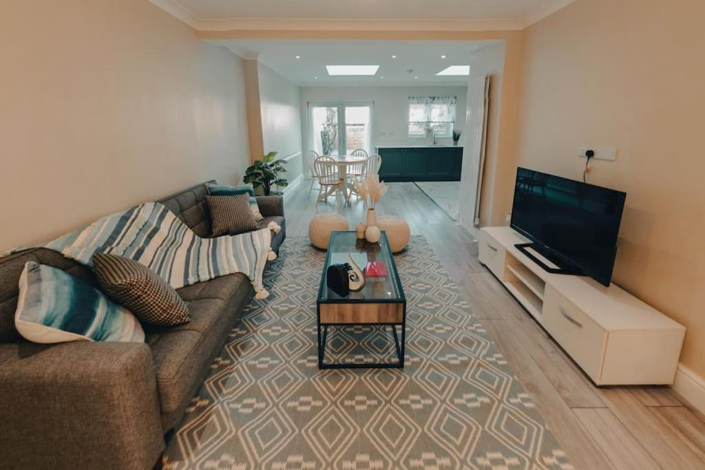 Homely & Peaceful Living Space Morden  Екстер'єр фото