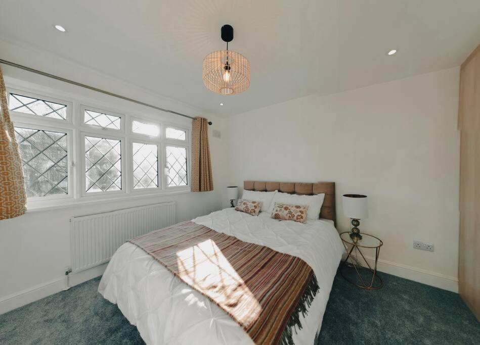 Homely & Peaceful Living Space Morden  Екстер'єр фото